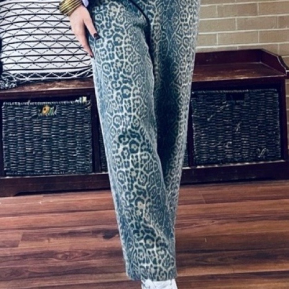 GILLI Leopard Print Pants in Tan and Black